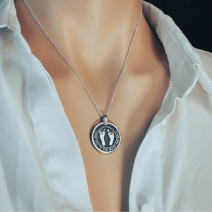 customised jewellery necklace pendant and rings that feature yoru loved ones fingerprint, handprint, footprint or their name. Crafted in Australia using 9ct Yellow, Rose or White Gold or Sterling Silver. Uneik Jewellery